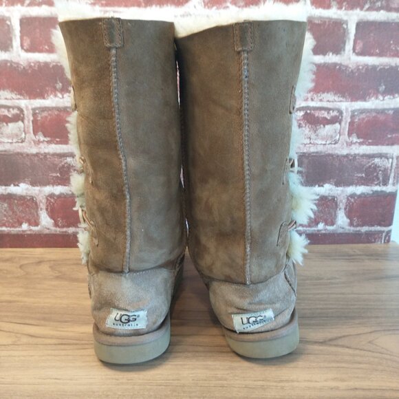 Ugg Boots Womens Size 6 Triple Bailey Button Brown Classic Boot - Picture 4 of 8